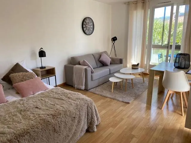 Studio 33 M2 , Climatise, Parking Exterieur Prive Gratuit