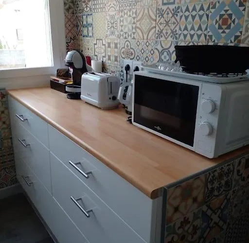 Studio 33 M2 , Climatise, Parking Exterieur Prive Gratuit