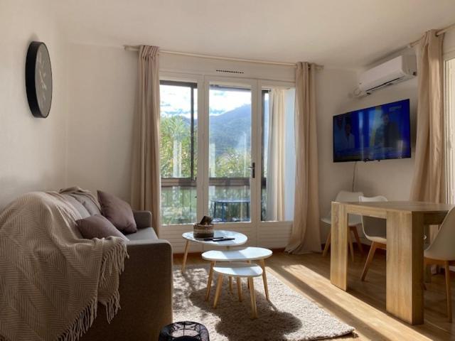 Apartment 33 M2 , Climatise, Parking Exterieur Prive Gratuit